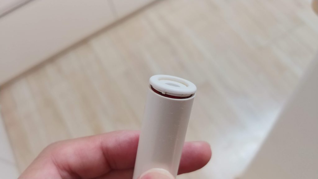 電動歯ブラシの底部のカバー